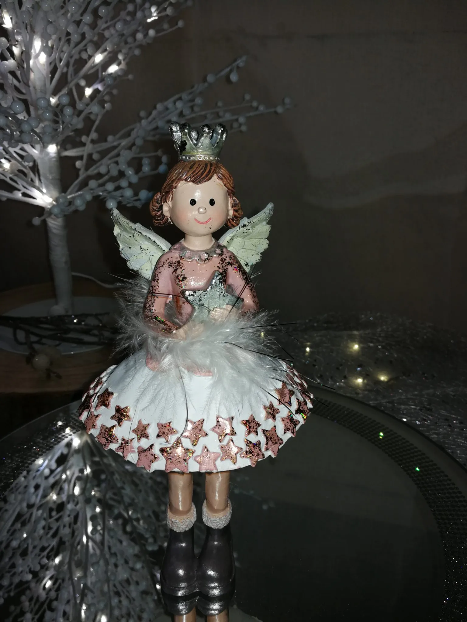 Figure résine ange avec coeur rose dimensions 11 x 9 x 21 cm